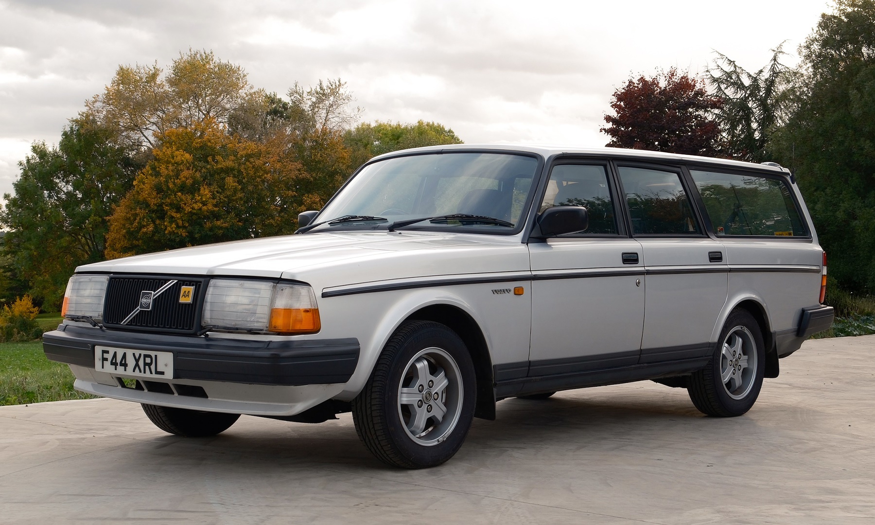 1989 Volvo 240 GLT Estate (Sold for £14,400)